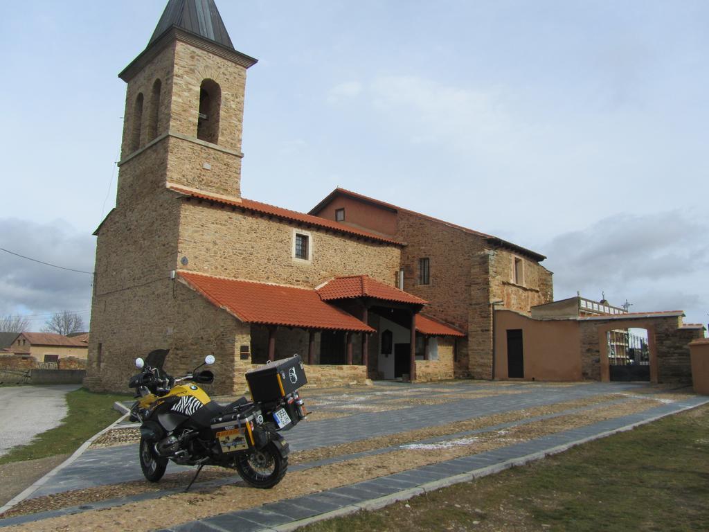 La Posada De Toribia Val De San Lorenzo Eksteriør billede