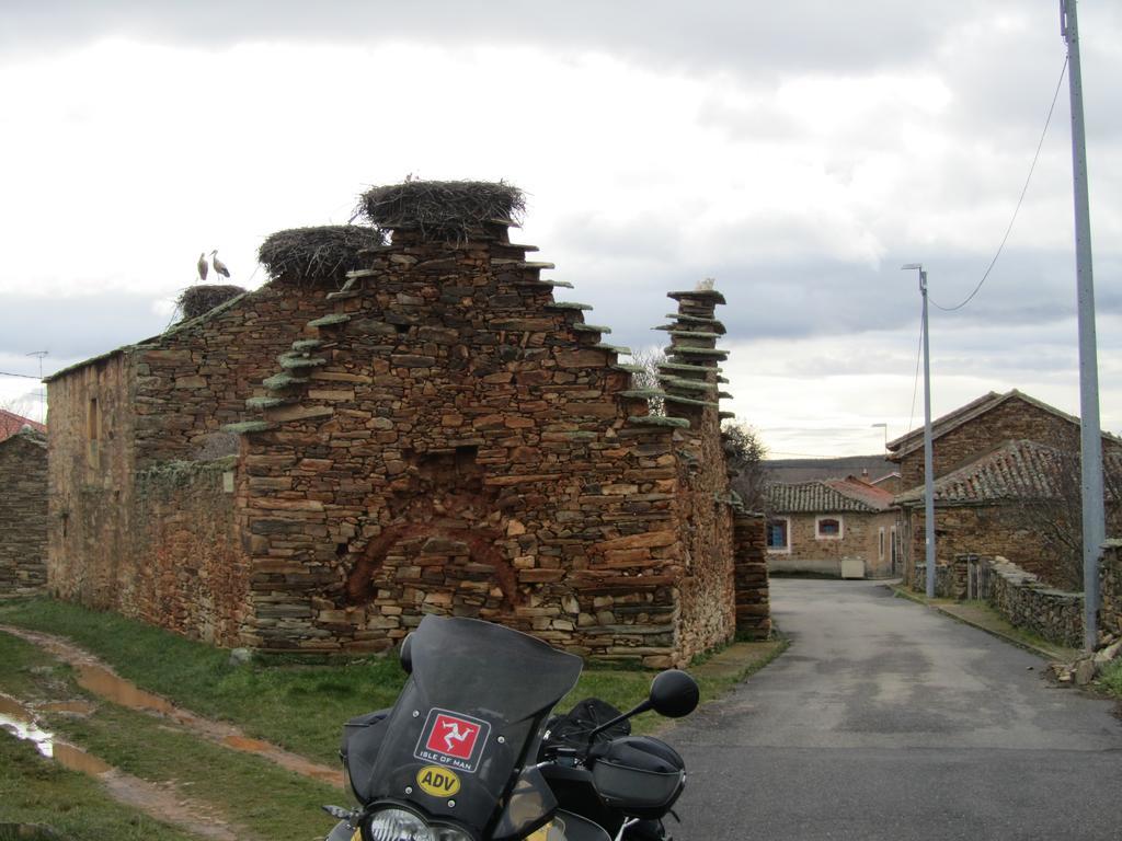 La Posada De Toribia Val De San Lorenzo Eksteriør billede