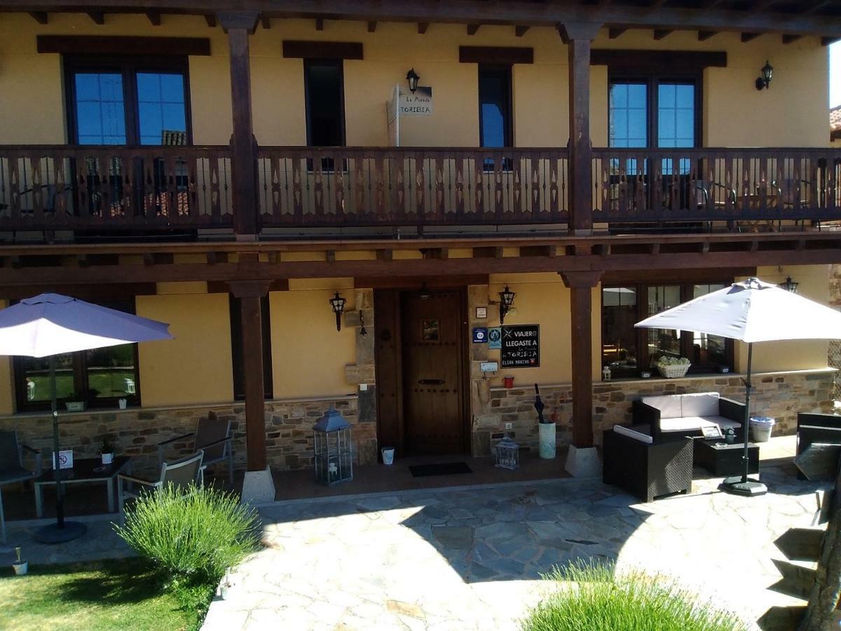 La Posada De Toribia Val De San Lorenzo Eksteriør billede